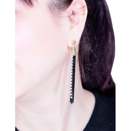 Black Chain Earrings Model