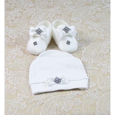 Baby White Pie with Stone Ball